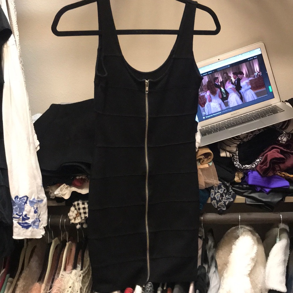 Black bodycon zipper dress